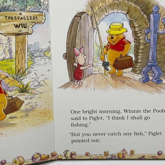 Disney Winnie the Pooh and His Friends A Reel Fishy Story CardBoard Book 1994 u - Picture 3 of 3
